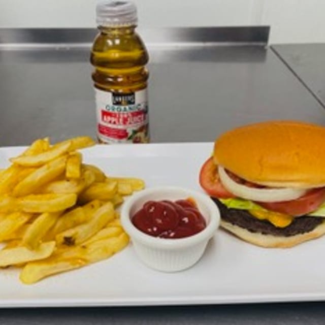 Hamburguesa Con Papas Y Jugo (Hamburger).