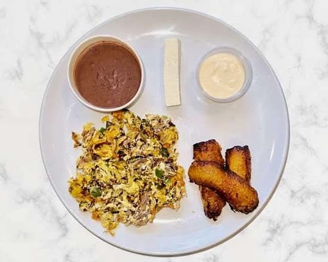 Huevos Con Machaca.